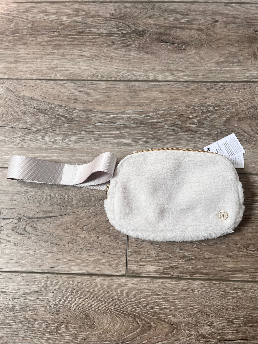 Lululemon Everywhere Belt Bag *Fleece - White and Gold